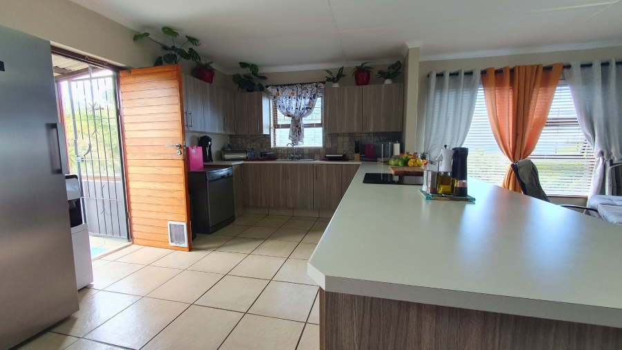 5 Bedroom Property for Sale in Dana Bay Western Cape